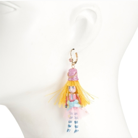🔹️Betsey Johnson 🔹️Nutcracker Heart Mismatch Pink Earrings NWT - Picture 4 of 4